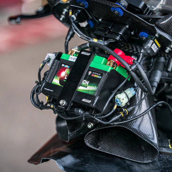 Front-Batteriehalter WorldSSP Feel Racing Ducati Panigale V2 955 (20-24) FR.07.KIT