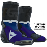 Dainese Axial 2 Air Racing und Straßen Motorradstiefel Prima Pramac Yamaha MotoGP Replica | Herren | Lila / Yamaha Blau / Weiß | Custom Works