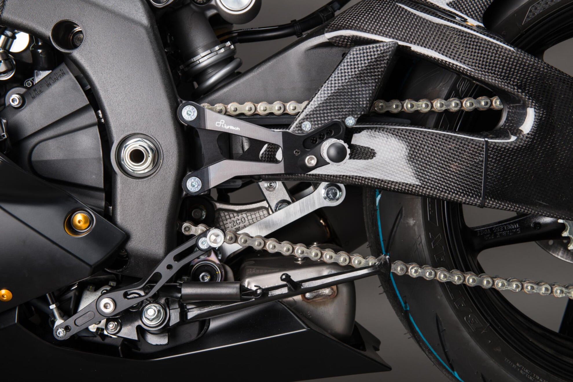 Schwingenabdeckung Carbon LighTech Yamaha YZF-R6 RJ27 (17-25) CARY9961