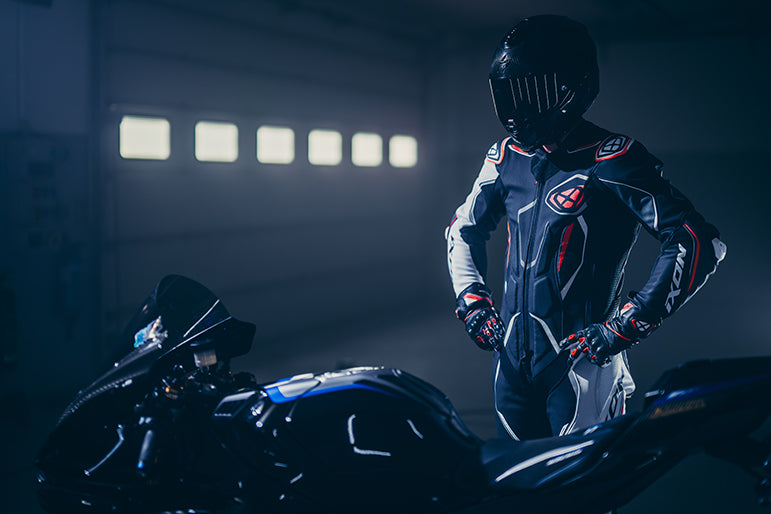 IXON Demonio Einteiler Lederkombi – Perforierter Rennanzug | Herren | Schwarz/Weiß/Rot