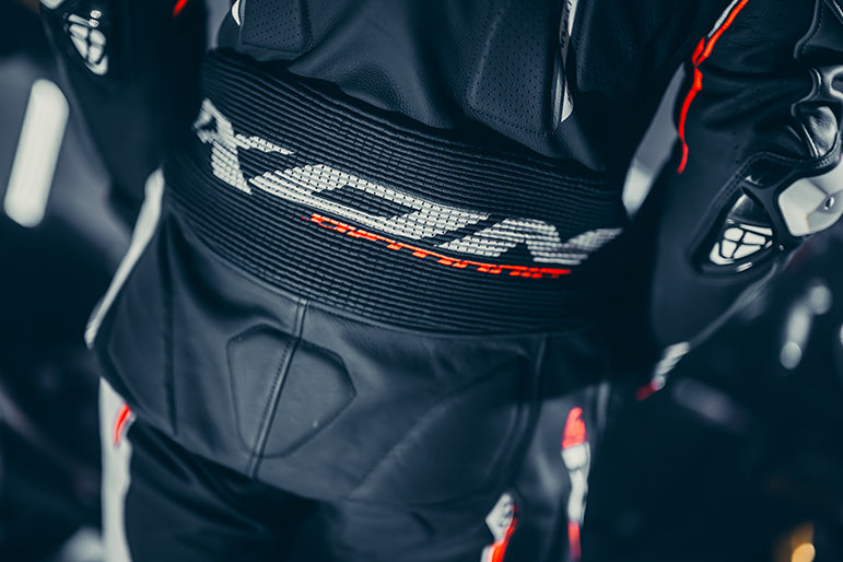 IXON Demonio Einteiler Lederkombi – Perforierter Rennanzug | Herren | Schwarz/Weiß/Rot