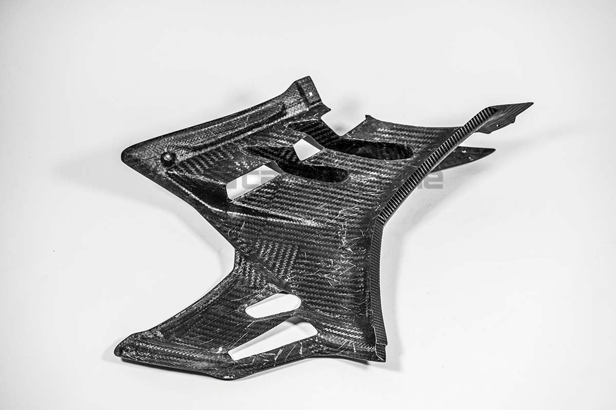 Seitenteil links 200g AP Carbon Line Aprilia RSV4/RR/1100 Factory (21-26)