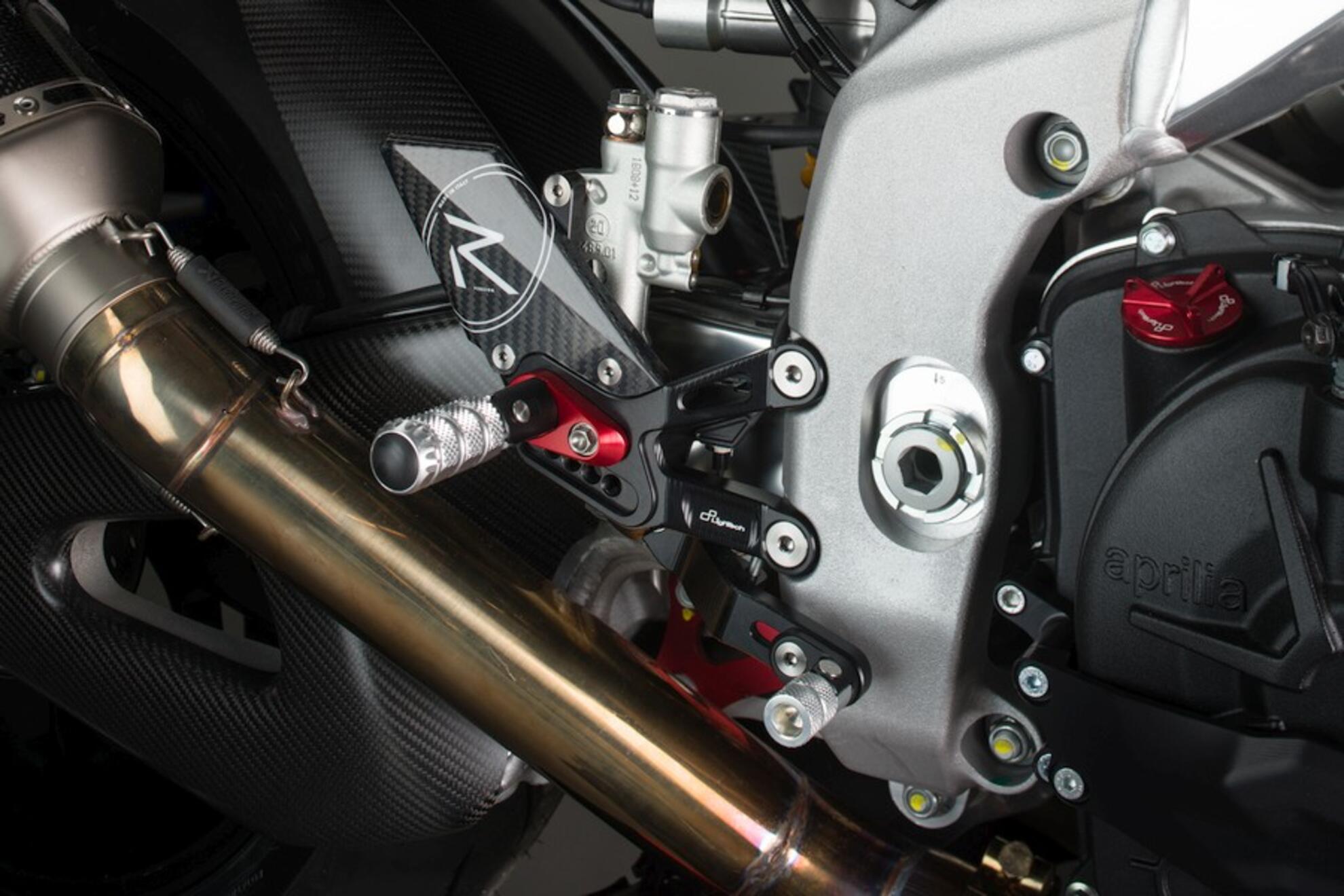 Fußrastenanlage R LighTech Aprilia RSV4/RF/RR/1100 Factory (17-26) FTRAP005R