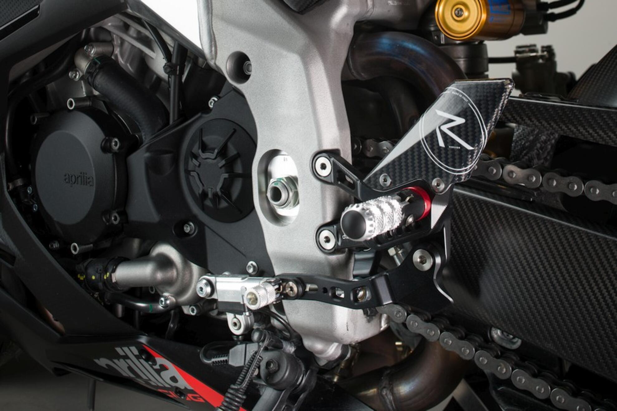 Fußrastenanlage R LighTech Aprilia RSV4/RF/RR/1100 Factory (17-26) FTRAP005R