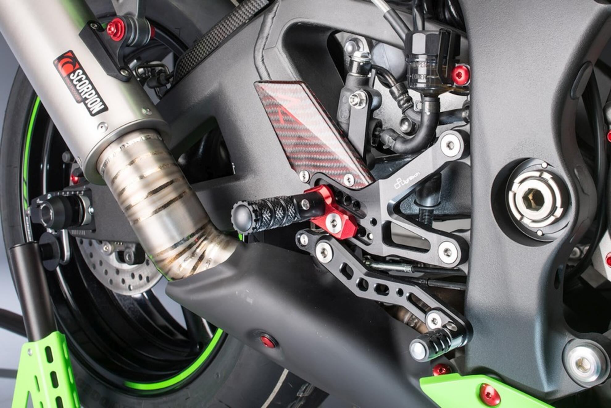Fußrastenanlage R LighTech Kawasaki ZX-10 R/RR (16-20) FTRKA006R