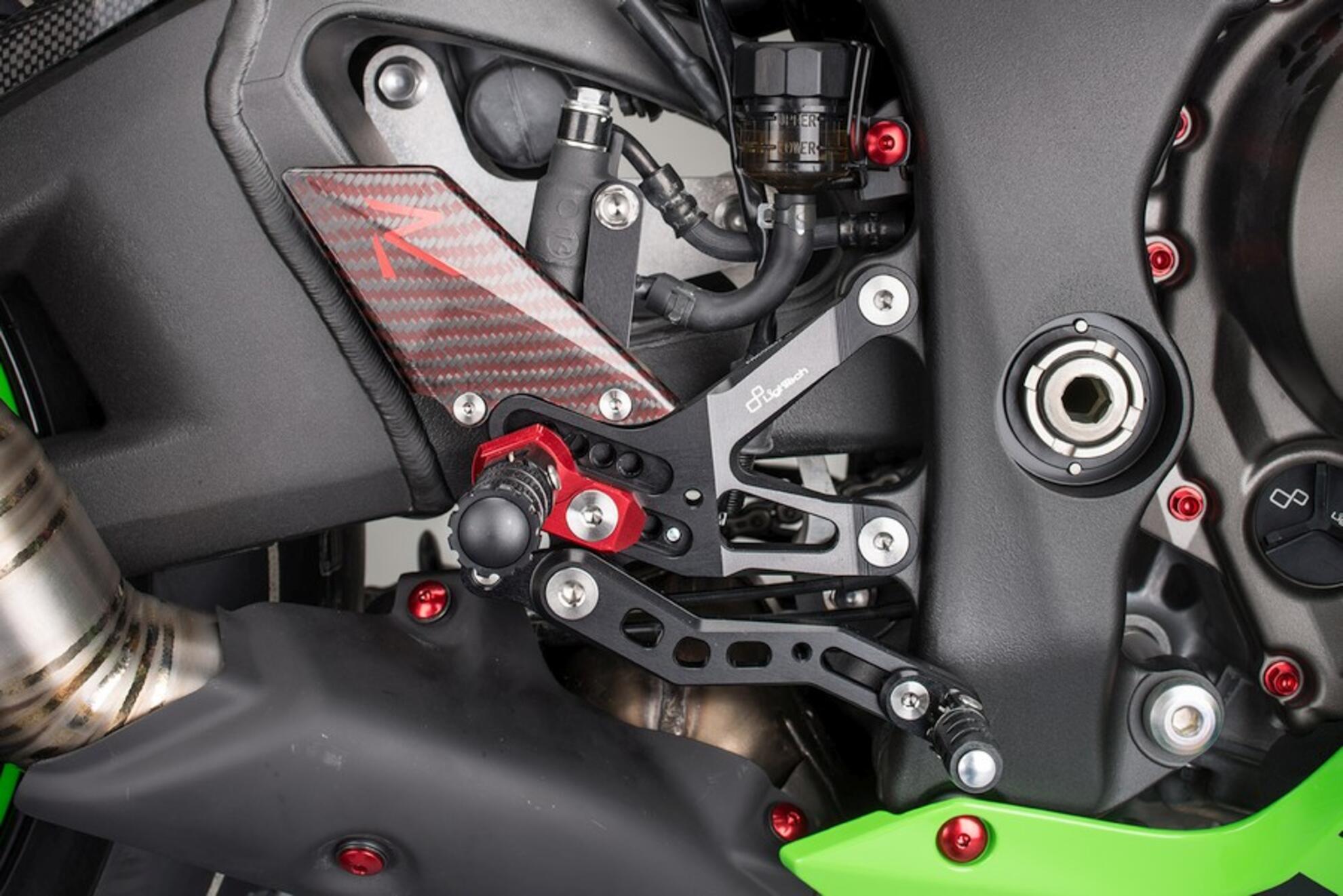 Fußrastenanlage R LighTech Kawasaki ZX-10 R/RR (16-20) FTRKA006R