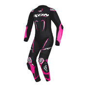 IXON Vortex 3 Lady Einteiler Lederkombi – Perforierter Rennanzug | Frauen | Pink/Schwarz