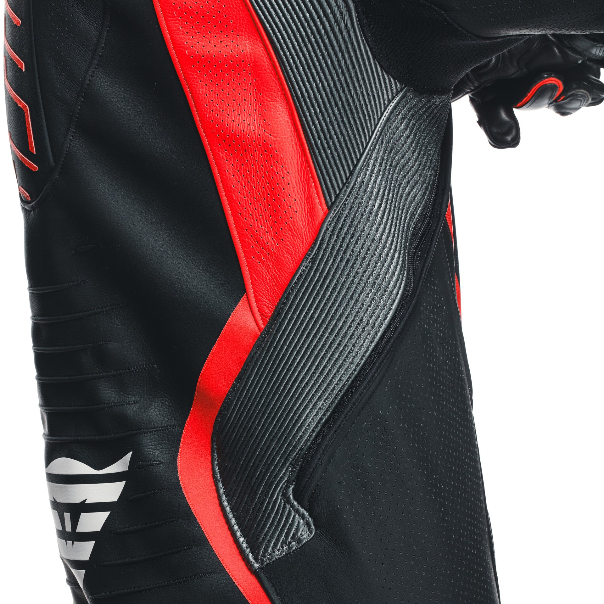 Dainese Audax D-ZIP Einteiler Lederkombi – Perforierter Rennanzug | Herren | Schwarz/Rot