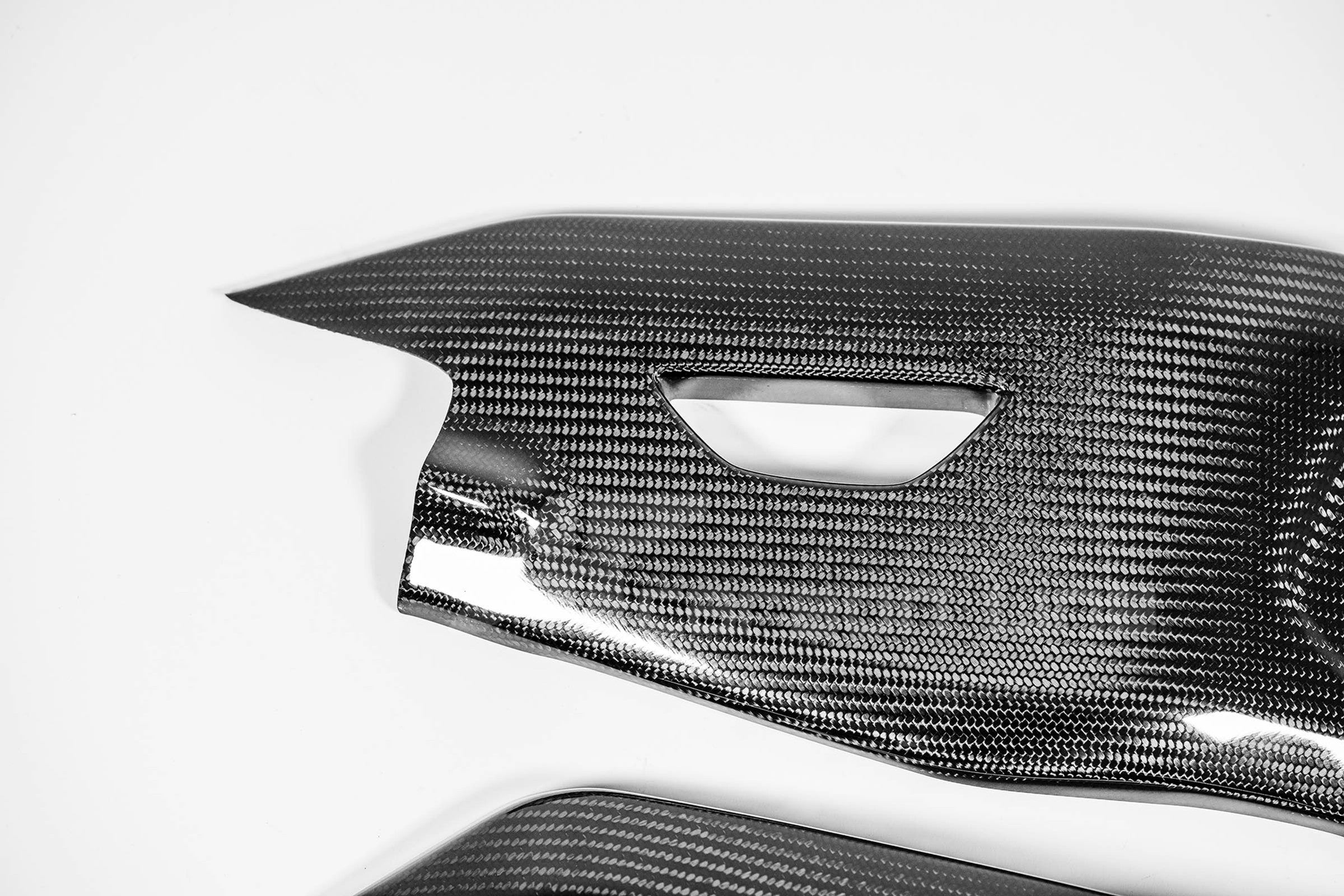 Schwingenabdeckungen 200g AP Carbon Line Yamaha YZF-R1/M RN32, RN49 und RN65 (15-26)