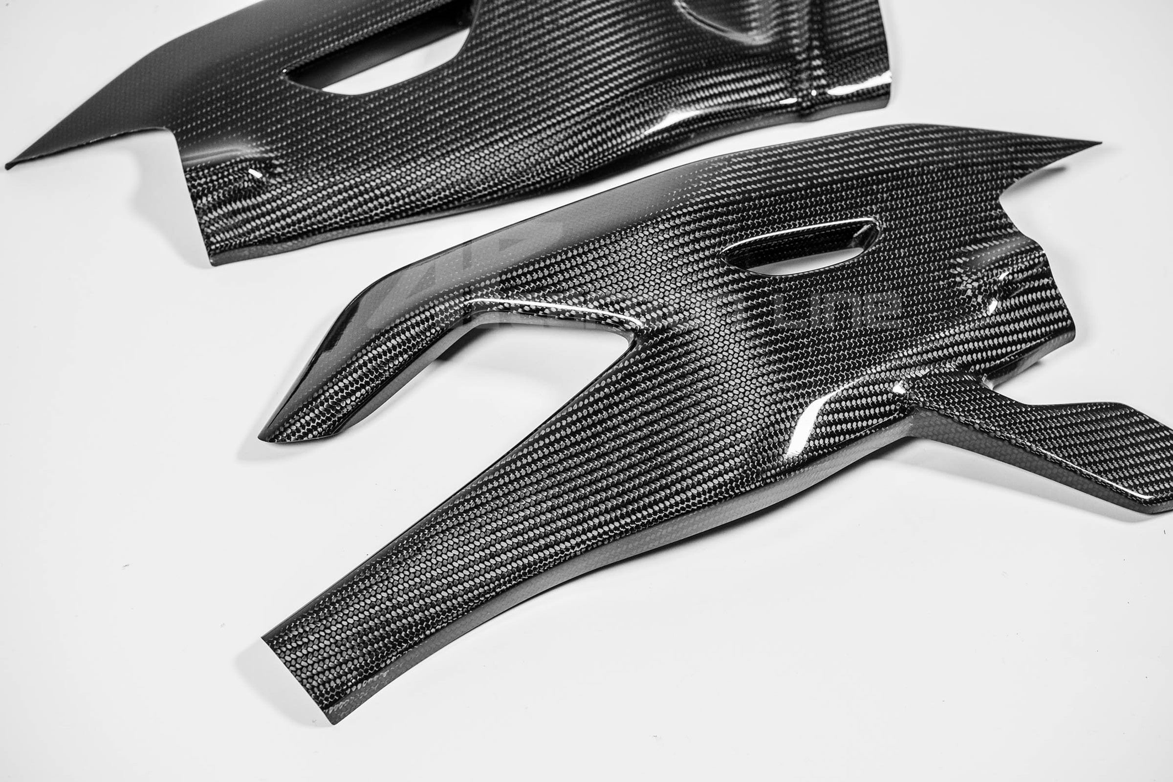 Schwingenabdeckungen 200g AP Carbon Line Yamaha YZF-R1/M RN32, RN49 und RN65 (15-26)