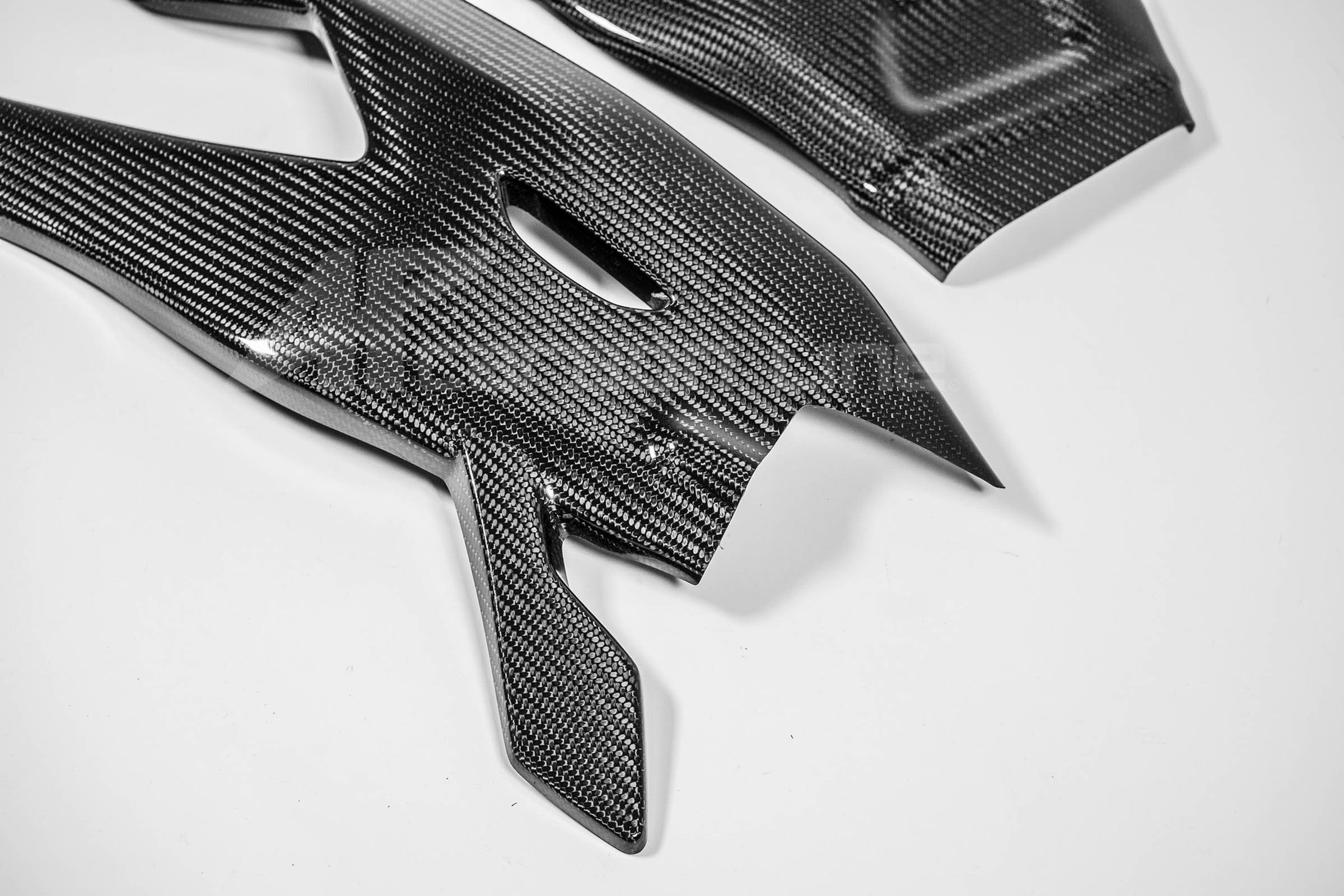 Schwingenabdeckungen 200g AP Carbon Line Yamaha YZF-R1/M RN32, RN49 und RN65 (15-26)